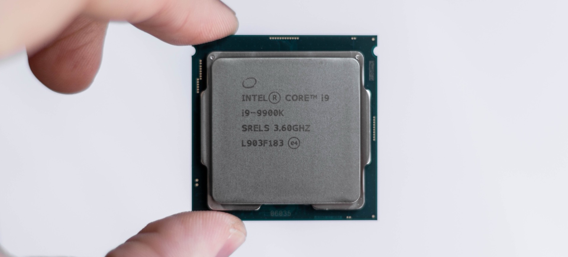 Intel cho rằng vi xử lý của họ vẫn tốt hơn AMD.